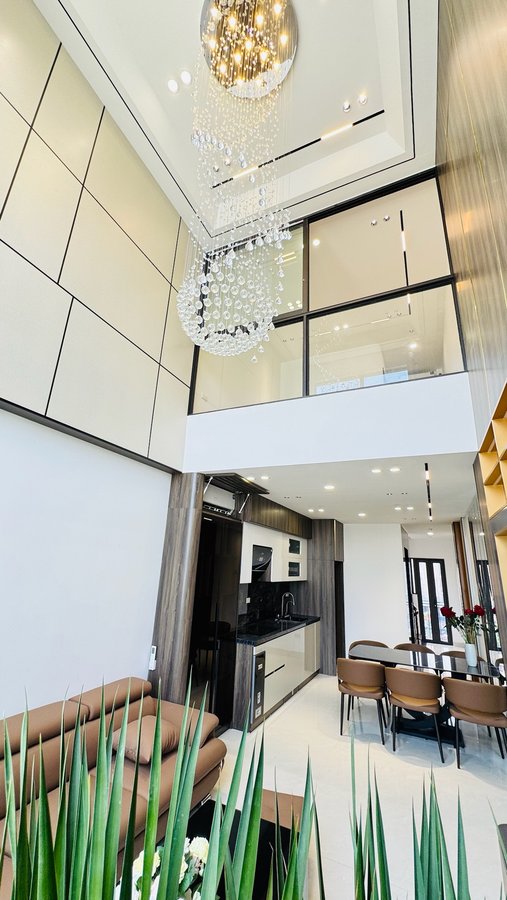 Bán Nhà Phố Hoa Lâm Long Biên 46m² x 8 Tầng – Gara Ô Tô 7 Chỗ, Thiết Kế Duplex Độc Bản