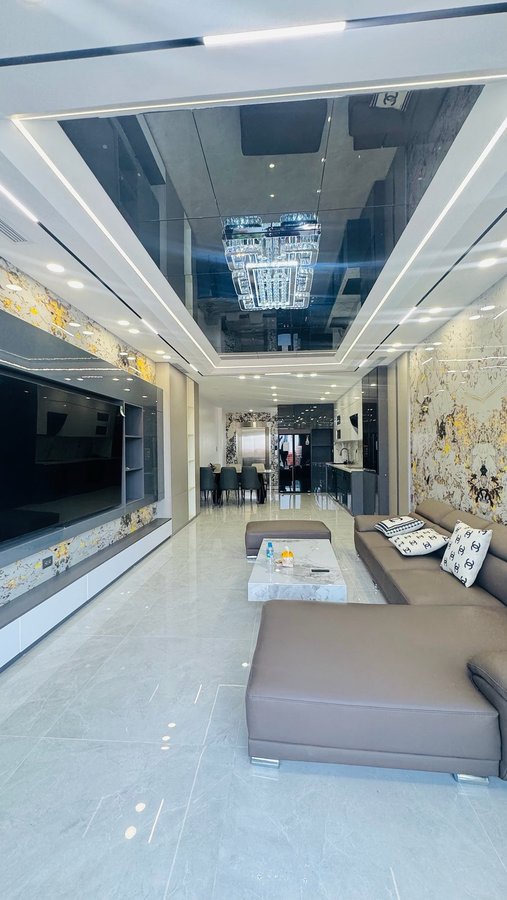 Bán Nhà Bát Khối Long Biên 70m² x 8 Tầng Thang Máy – Gara 2 Ô Tô, Sát Aeon Mall