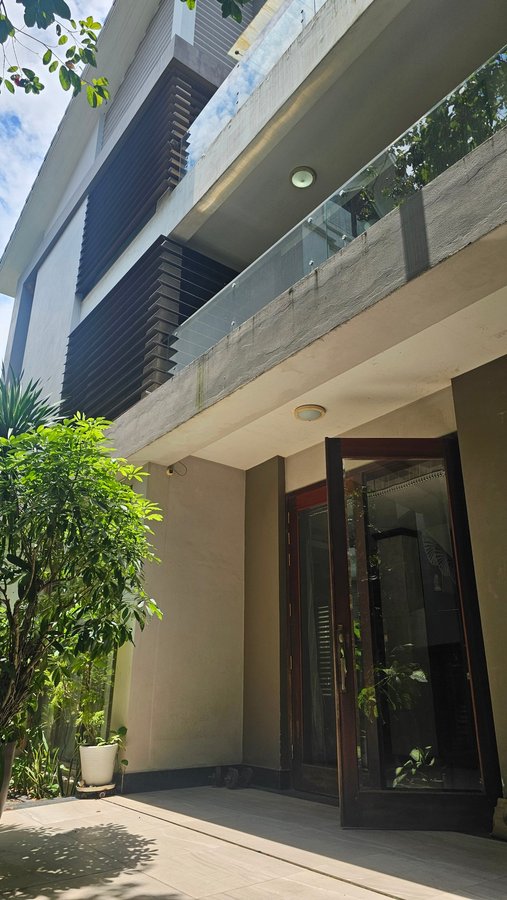 Bán biệt thự Hoàng Thế Thiện Long Biên 303m² – 4 tầng – mặt tiền 13m – 3 mặt thoáng – gần hồ Sài Đồng – 77 tỷ