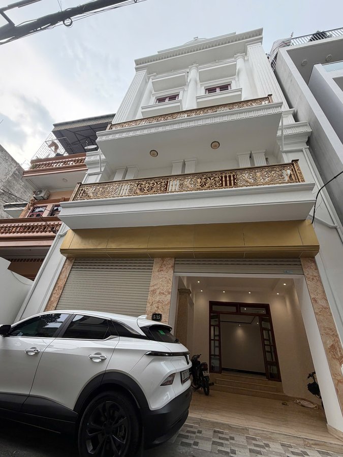 bán nhà đẹp ô cách long biên 130m² 5 tầng có thang máy, mặt tiền 8,6m, giá 25,8 tỷ