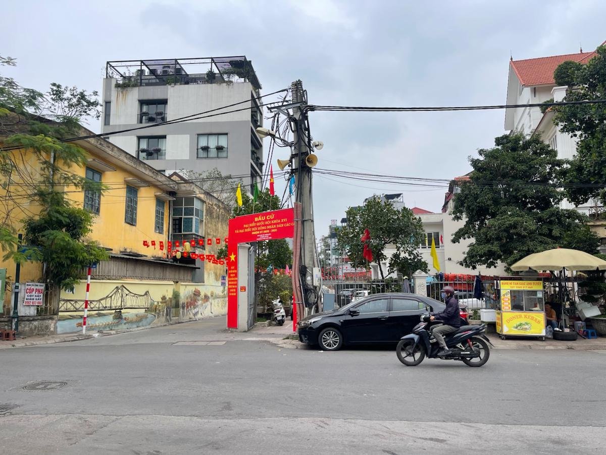 Bán biệt thự Nguyễn Văn Cừ Long Biên 164m² – 5 tầng thang máy – sân vườn – ô tô 7 chỗ vào nhà – 42,5 tỷ