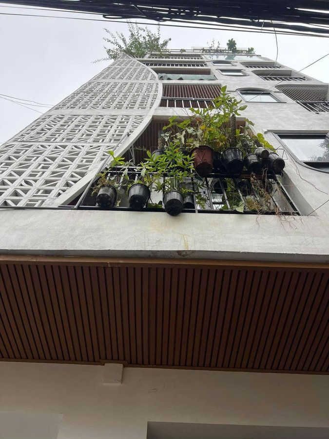Bán nhà Đội Cấn Ba Đình, 8 tầng thang máy, dòng tiền 75 triệu/tháng, ô tô vào nhà, 84/94m², MT 7,8m, 27 tỷ