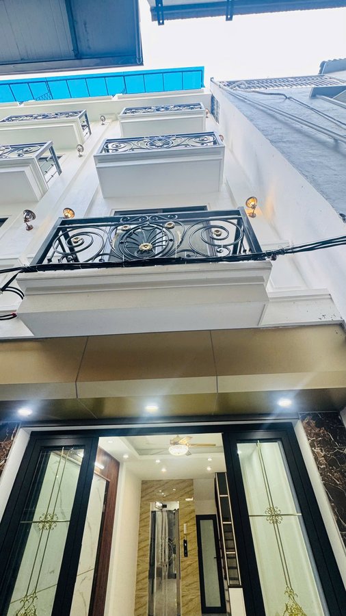 bán nhà việt hưng long biên 33m² 6 tầng có thang máy, full nội thất, giá 9 tỷ