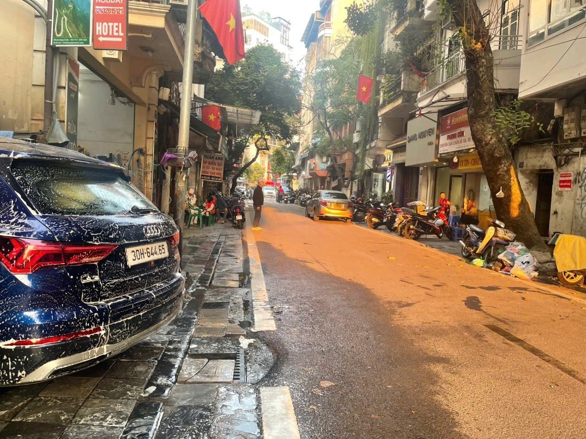 Bán nhà mặt phố Hoàn Kiếm Hà Nội (1 mặt phố hà hỏa và 1 mặt phố Bát Đàn) - Hình 2