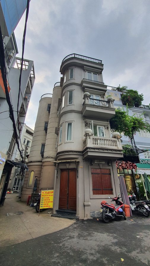 Bán nhà hẻm xe hơi Nguyễn Thị Minh Khai, Quận 1, TP.HCM, thiết kế hiện đại, đầy đủ nội thất, phù hợp vừa khai thác kinh doanh lưu trú vừa đầu tư bất động sản trung tâm.