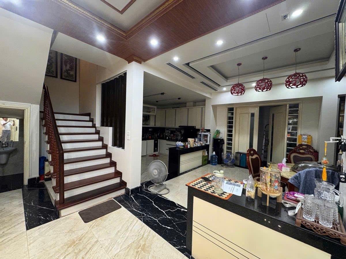 Bán biệt thự Tây Nam Hồ Linh Đàm 200m² – 4 tầng – view vườn hoa – vỉa hè rộng – ô tô tránh – 55,5 tỷ