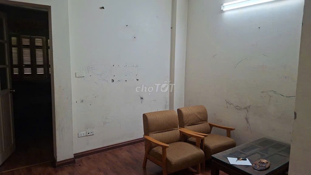 CHO THUÊ CĂN HỘ TẬP THỂ TẦNG 4 – B21 NGÕ 45 NGUYÊN HỒNG, NAM THÀNH CÔNG, ĐỐNG ĐA | 70m² | 2PN | 11 TRIỆU/THÁNG